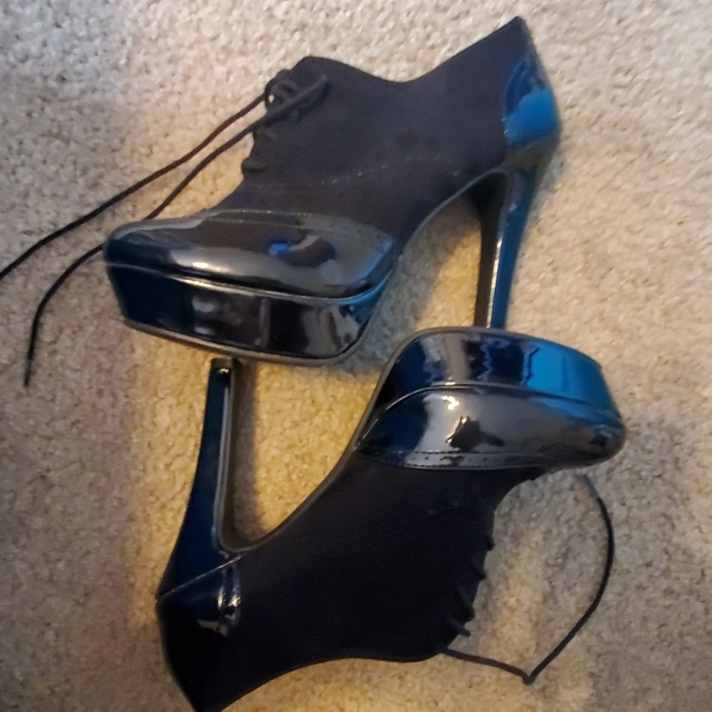 Heels - Picture 3 of 3